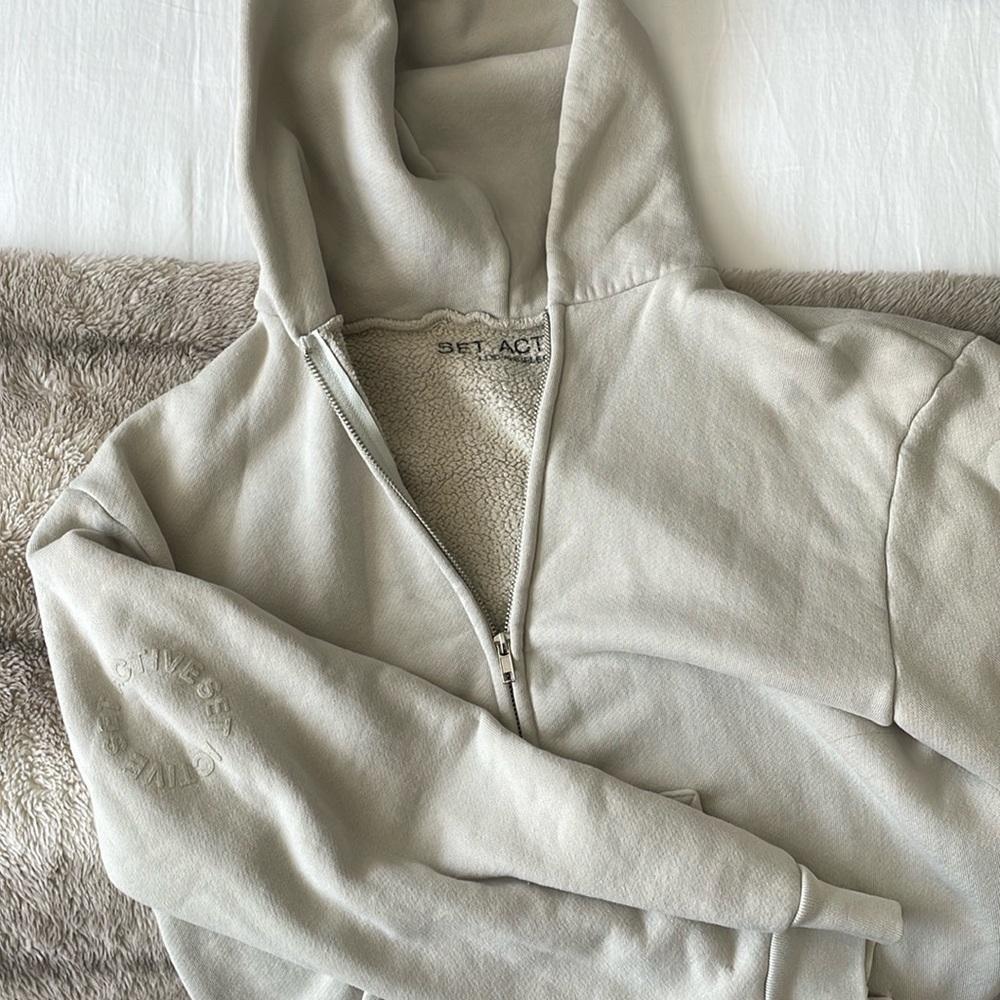 Set Active Zip Up